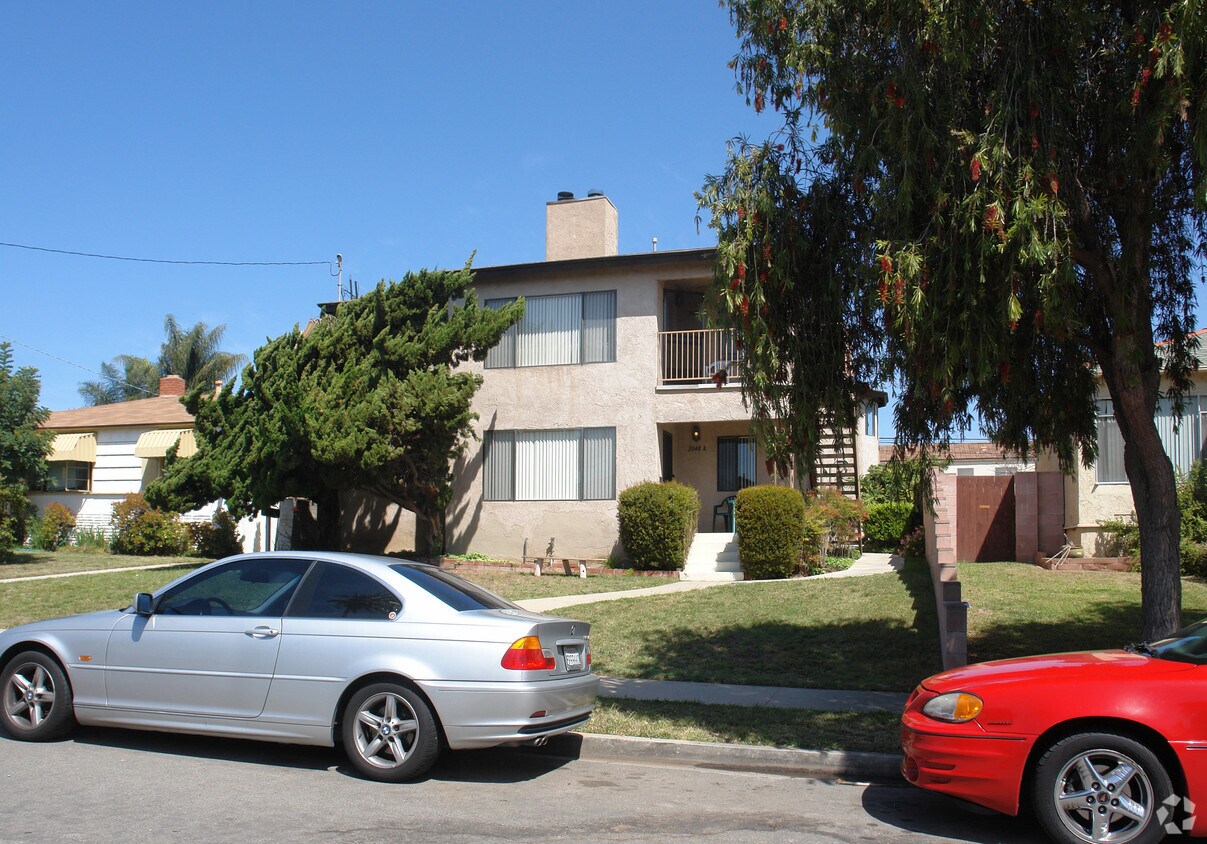 Foto del edificio - 2048 Oliver Ave