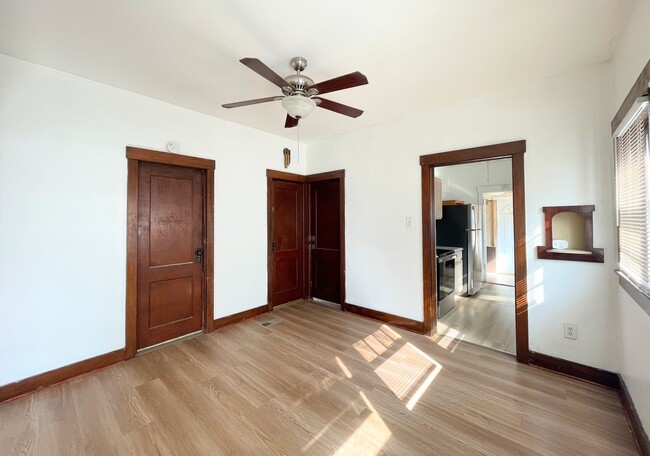 Building Photo - Updated 2-Bed, 1-Bath House
