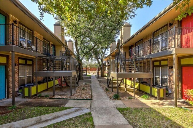 Building Photo - 7685 Northcross Dr