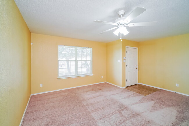 Building Photo - 8007 Heights Valley