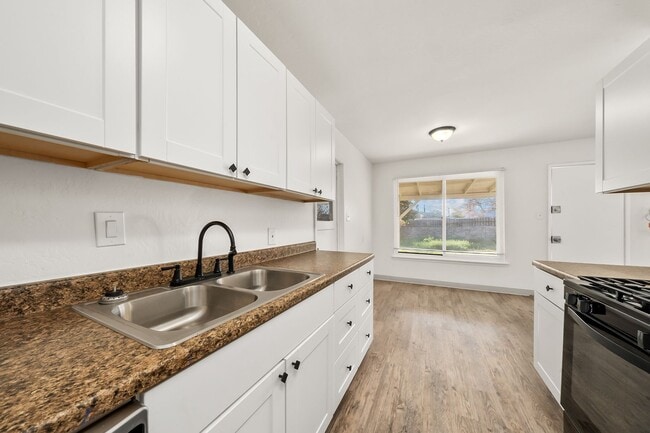 Building Photo - 5733 San Vincente Way