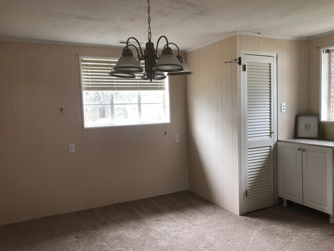 Building Photo - 2110 Tiny Ave