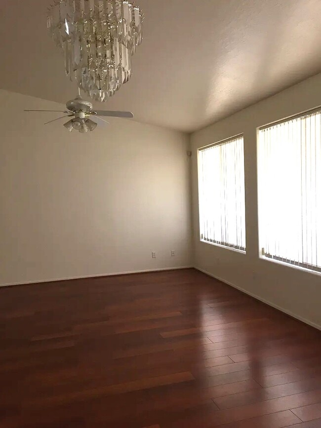 Building Photo - 5112 E Juniper Ave