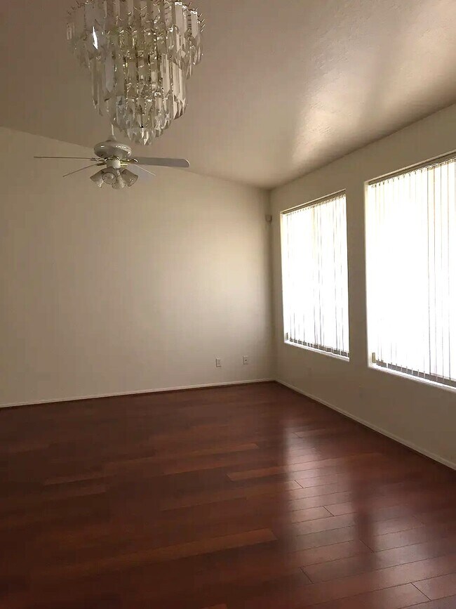 Foto del edificio - 5112 E Juniper Ave