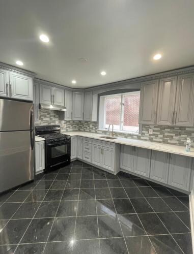 Primary Photo - 2073 Hering Ave