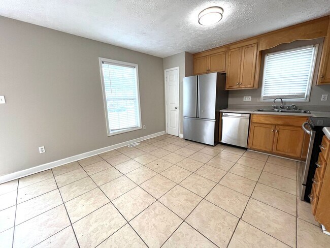 Foto del edificio - Everything You've Been Dreaming of is Here! Lease Today!!