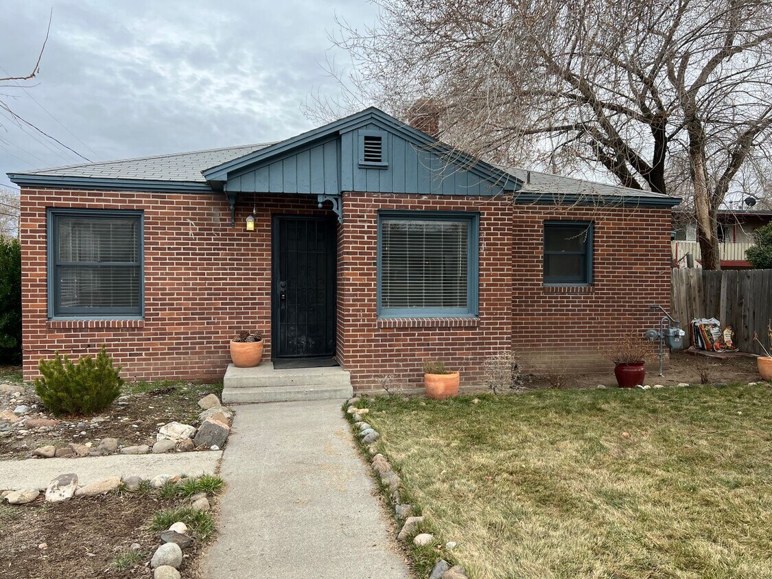 Primary Photo - Single Family House in Midtown with Garage...