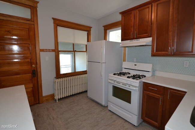 Building Photo - 1462 W Foster Ave