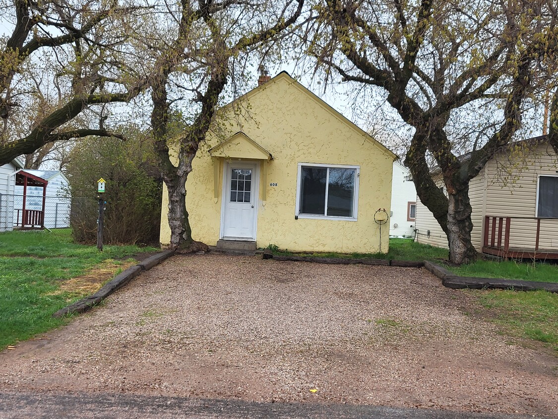 Building Photo - 608 S 3rd St
