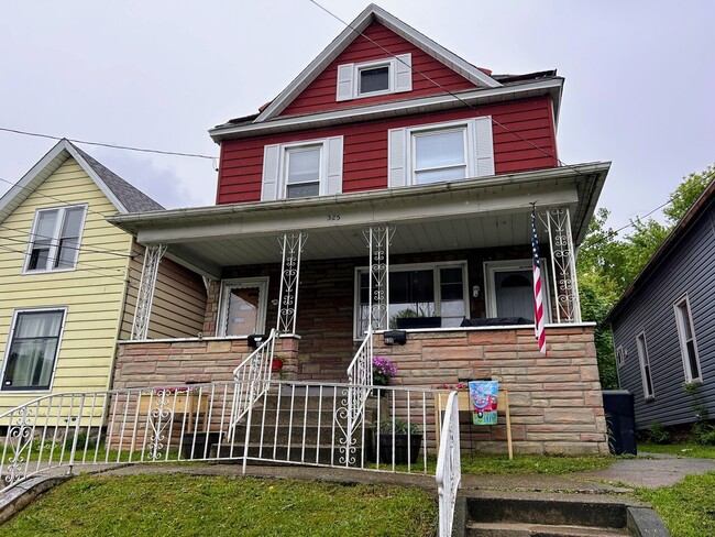 Building Photo - 525E4M