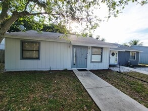 Building Photo - 3815 Woodridge Terrace