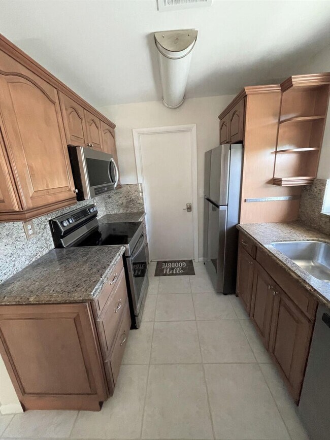 Foto del edificio - 530 NE 37th St