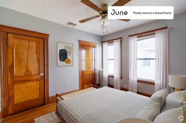 Building Photo - Private bedroom in 5 bed/2 bath Home