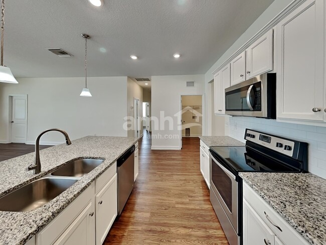 Building Photo - 323 Pine Terrace Dr