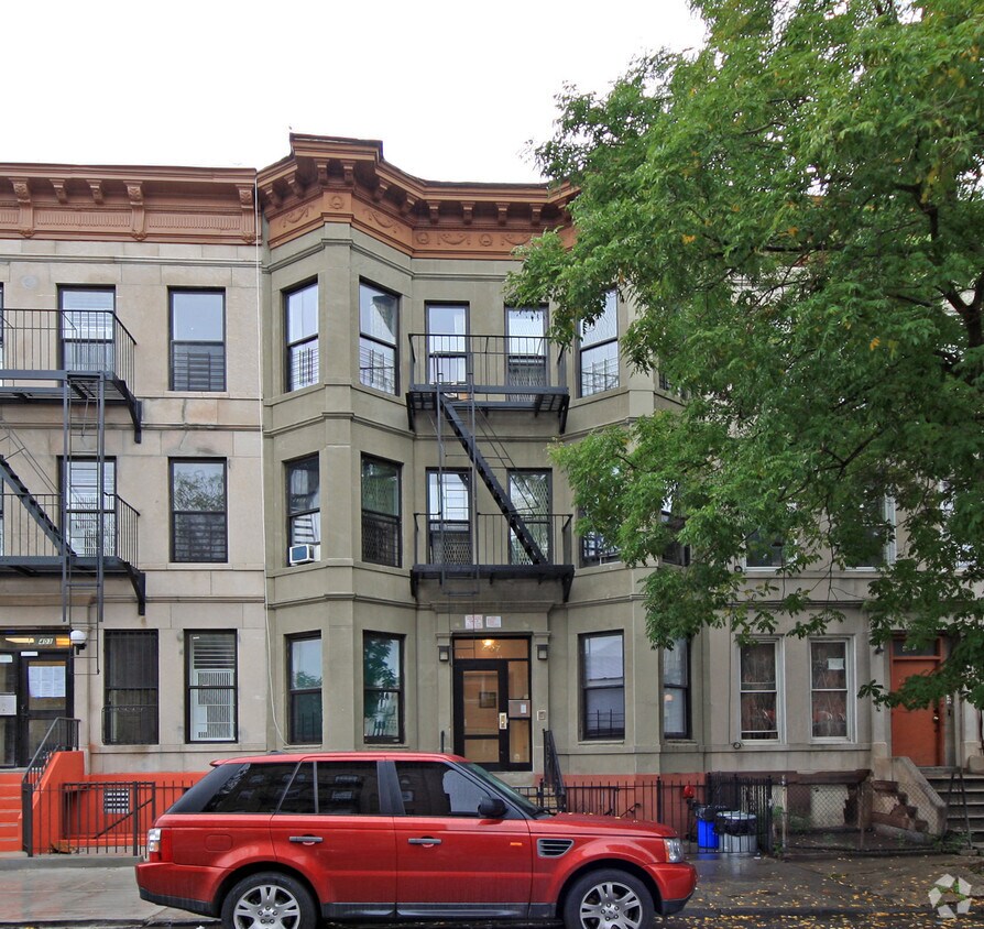 Primary Photo - 407 Chauncey St