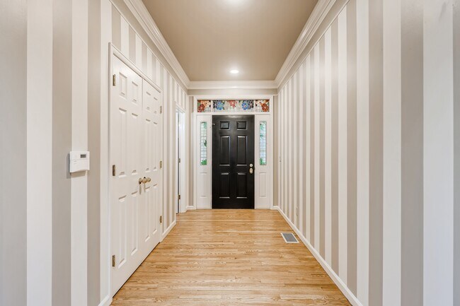 Front foyer - 2552 E Alameda Ave