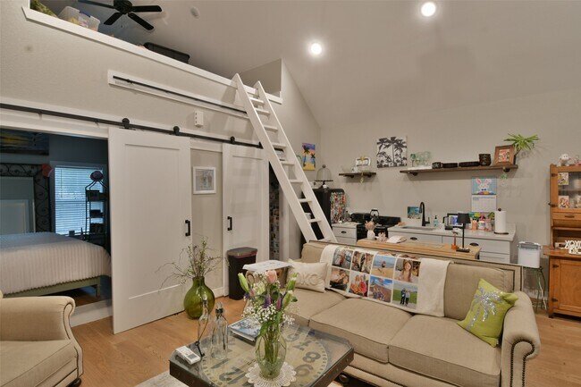 Foto del edificio - 4875 Main St