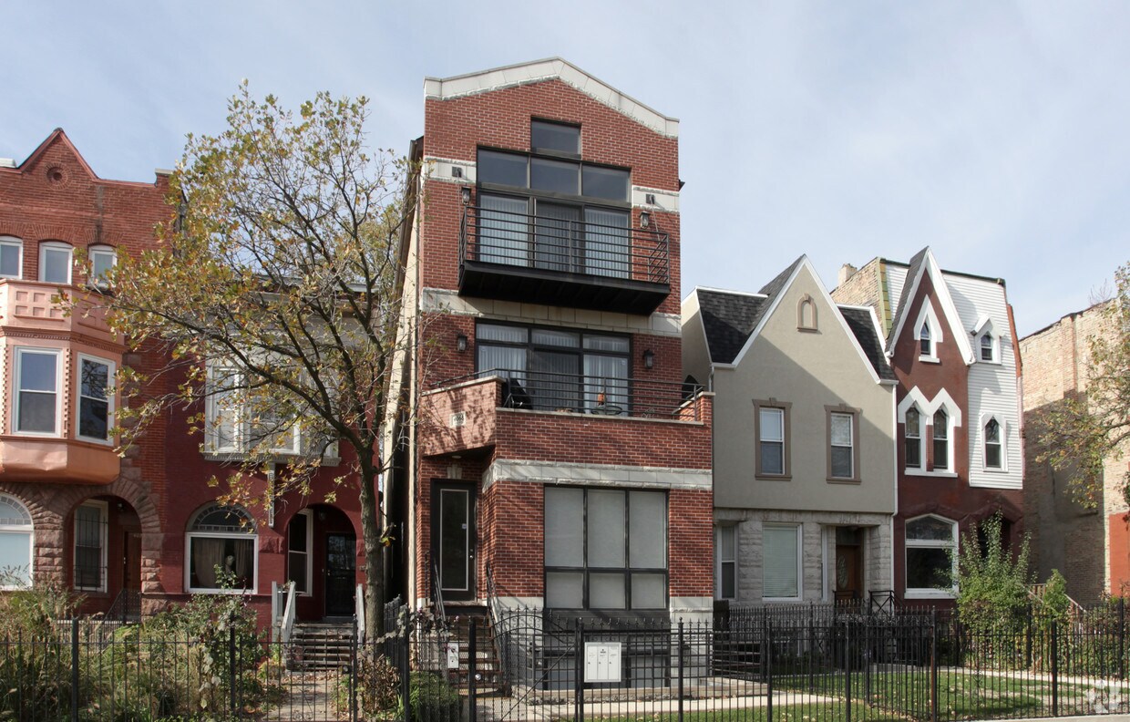 Building Photo - 4068 S Lake Park Ave