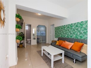 Building Photo - 143 NE 43rd St