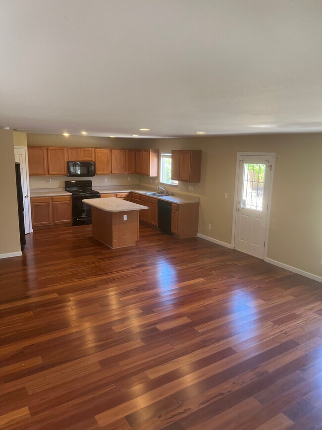 Foto del edificio - 8870 Sunset Breeze Dr