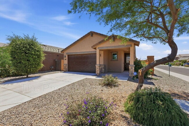 Building Photo - 40643 W Shaver Dr