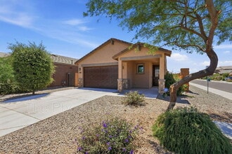 Building Photo - 40643 W Shaver Dr
