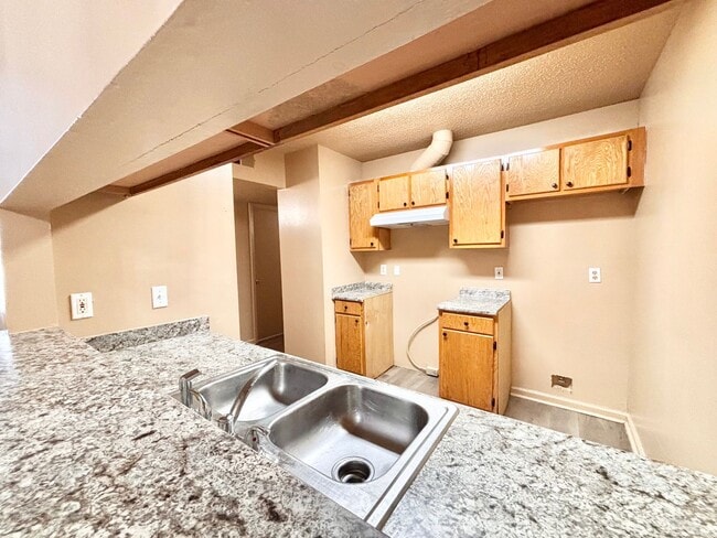 Building Photo - Three Bedroom Apartment with Spacious Dini...