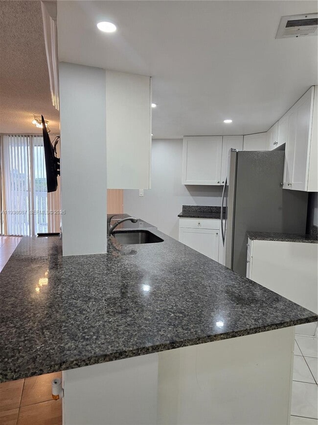 Foto del edificio - 6921 Environ Blvd