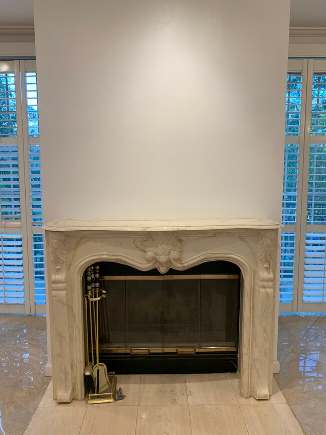 Building Photo - 458 N Oakhurst Dr