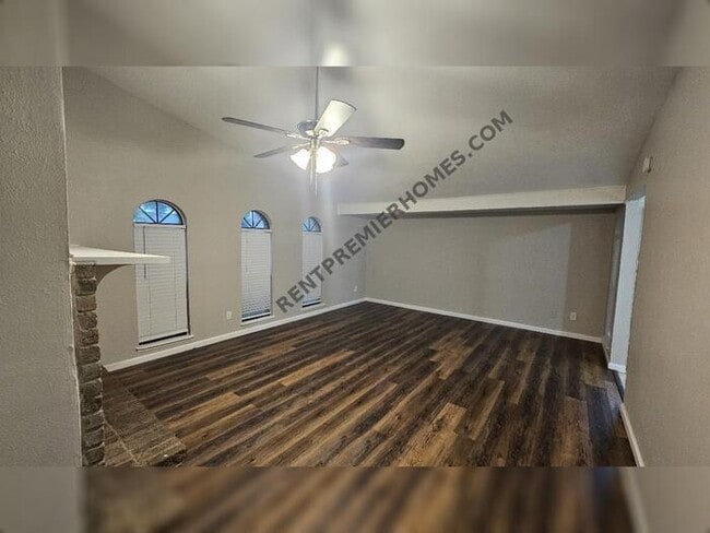 Foto del edificio - 14502 Lourdes Dr