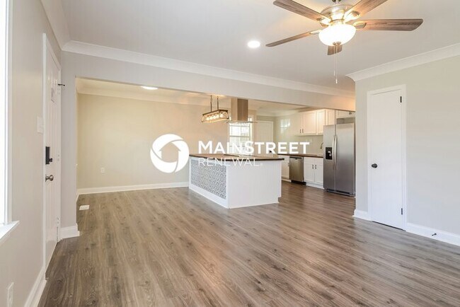 Building Photo - 4 Bedroom Pet-Friendly Home in HUEYTOWN, AL with Main Street Renewal