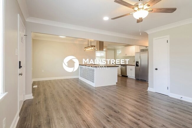 Foto del edificio - 4 Bedroom Pet-Friendly Home in HUEYTOWN, AL with Main Street Renewal