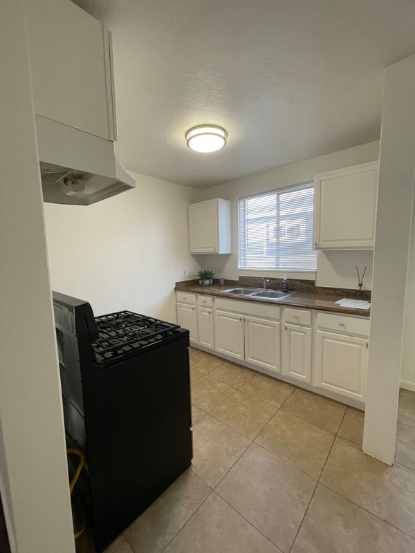 Foto del edificio - 331 E 5th St