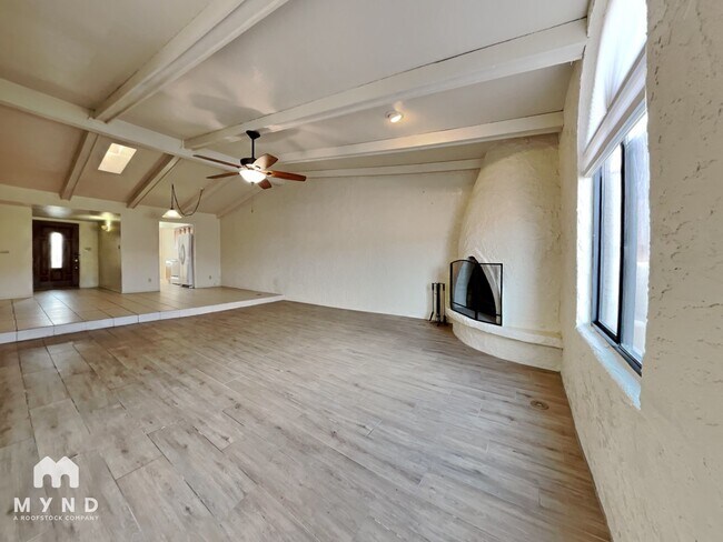 Foto del edificio - 5100 N Miller Rd