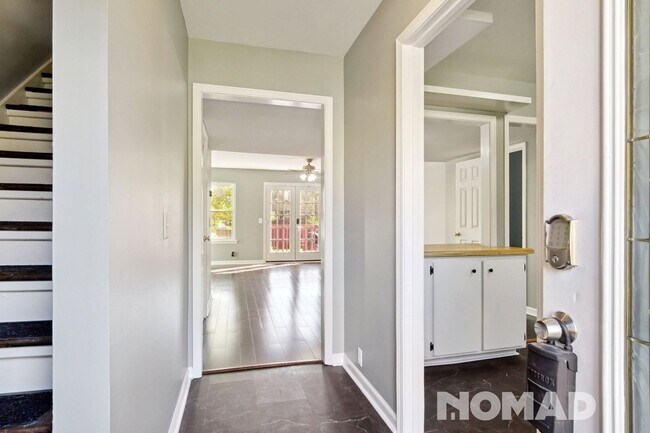 Building Photo - 2 Bedroom Townhome in Nashville