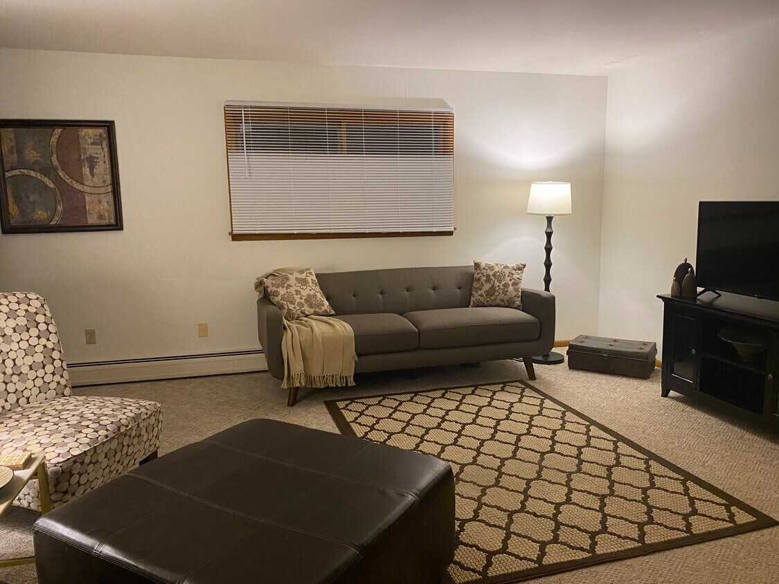 142 6th Ave N Unit 6, Casselton, ND 58012 Apartments in Casselton, ND