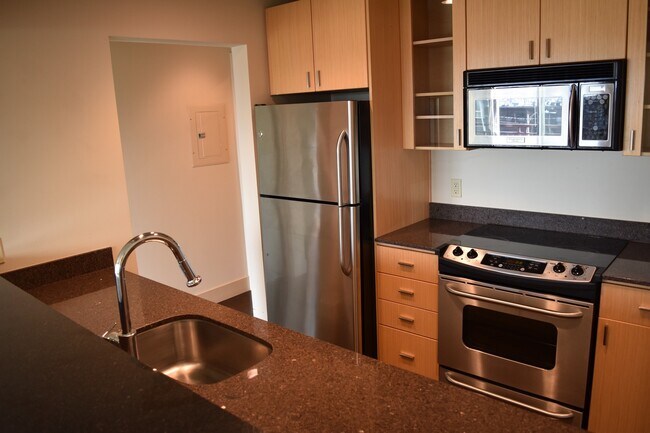 Foto del edificio - Capitol Hill 1BR/1BA with Stunning City Views