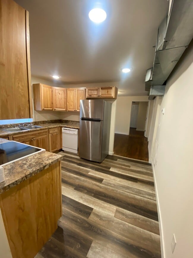 Building Photo - 1611 Nutwood St