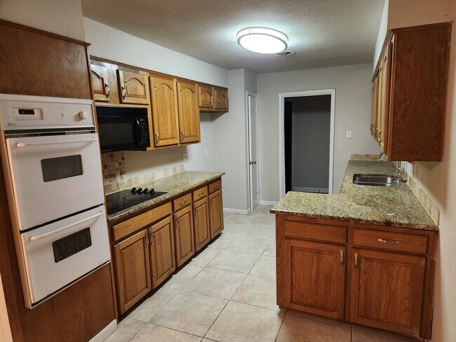 Building Photo - 5633 Tourist Dr