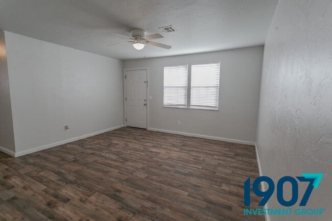 Foto del edificio - 217 W 9th St