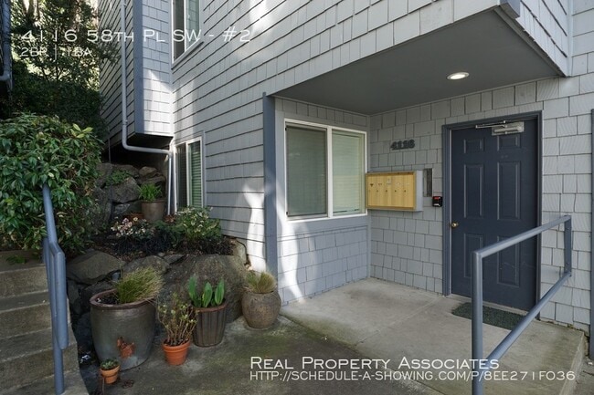 Building Photo - Gorgeous Condominium Near the Water!