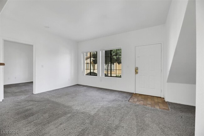 Foto del edificio - 2121 Hussium Hills St