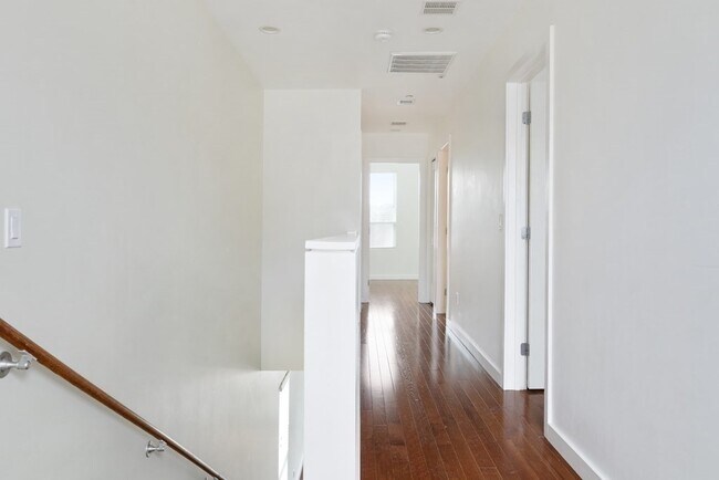 Building Photo - 161 Hyde Park Ave