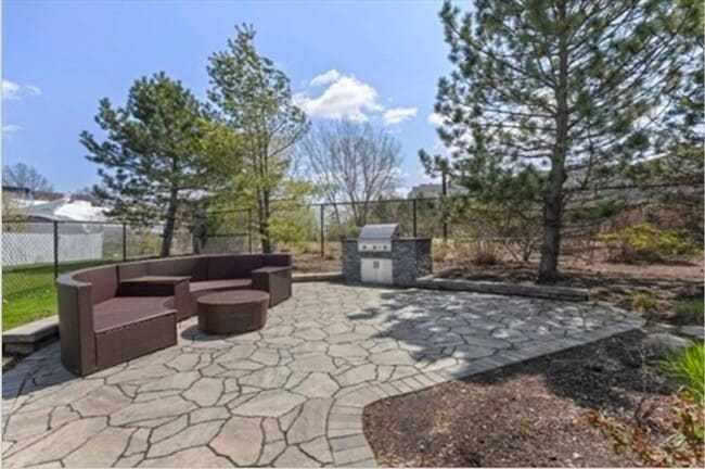 Foto del edificio - 10 Seaport Dr