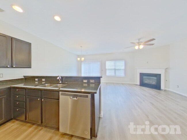 Foto del edificio - 221 Chestnut Oak Ln