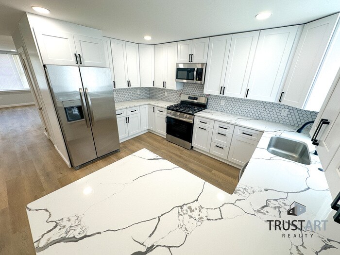 Foto principal - 3 bed/2.5 bath House in North East Philade...