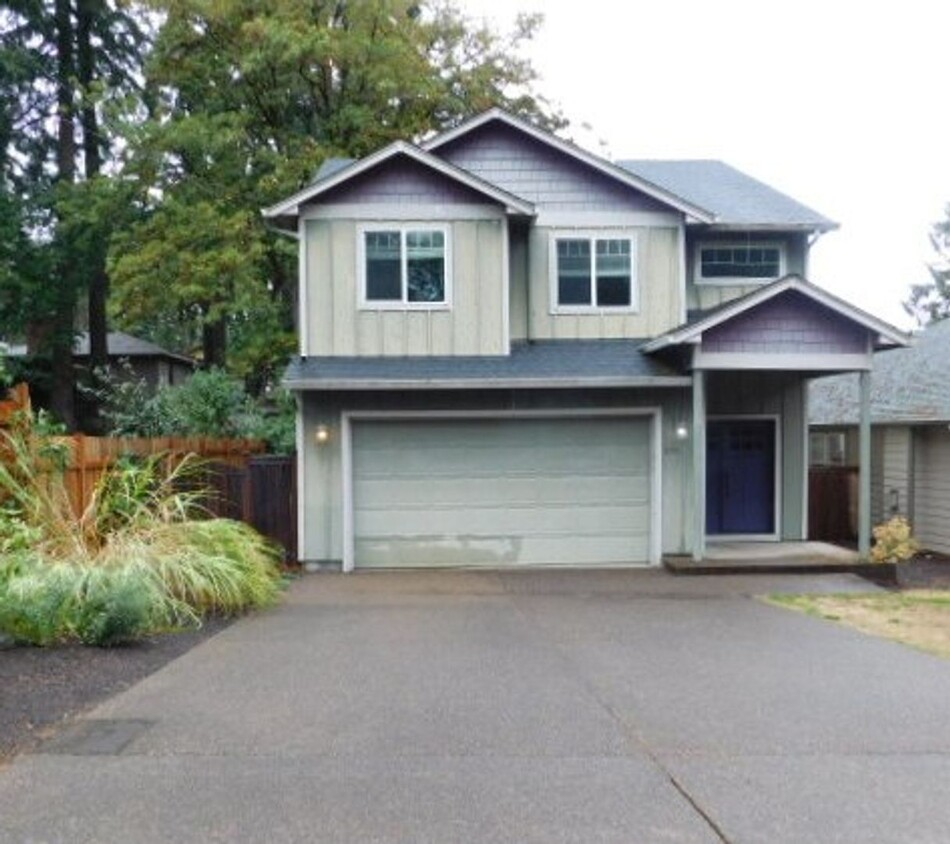 Foto principal - 4Bd/2.5Ba Two Story House - Available Soon!