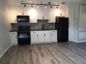 Building Photo - 1503 Ryon St