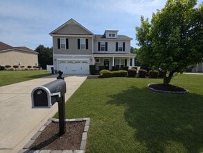 Building Photo - 461 St Johns Loop