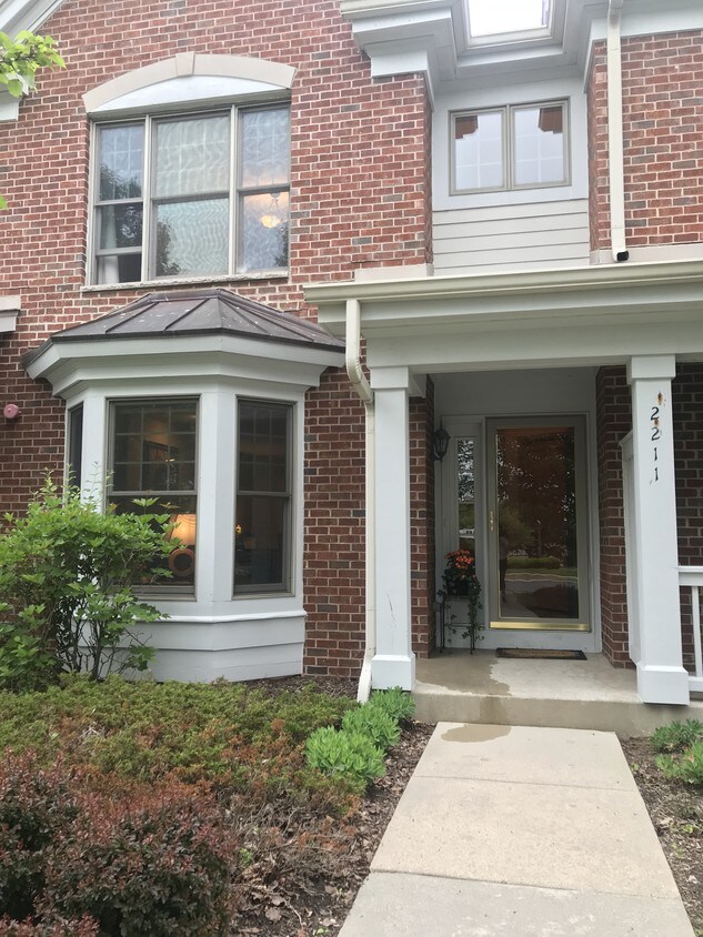 2211 Norhardt Dr, Brookfield, WI 53045 Townhome Rentals in Brookfield